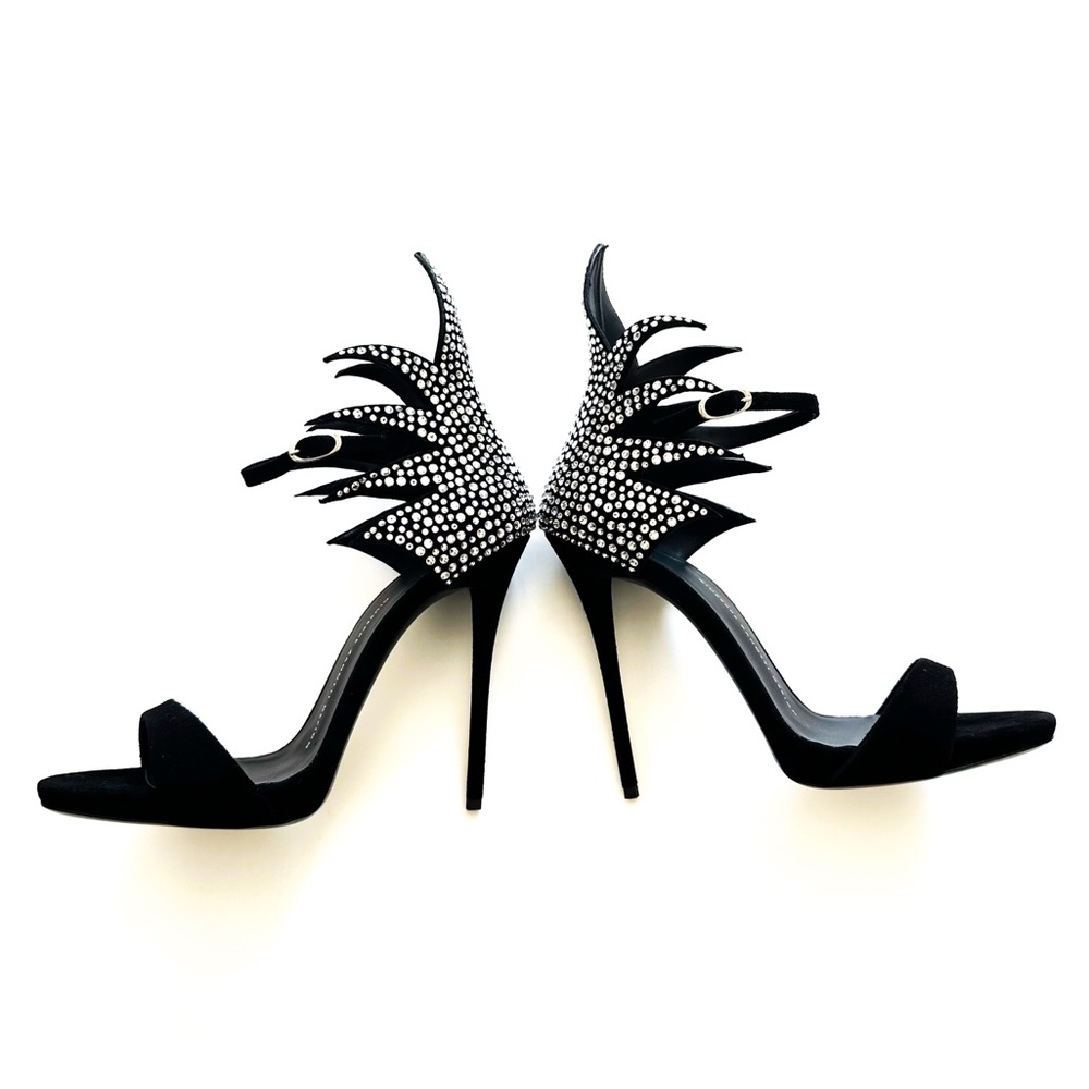 Giueseppe Zanotti Limited
Edition Starburst Rhinestone & Suede Heels Size 38 NIB - Picture 2 of 16